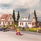 Piko Neuburg Cottages Kit HO 61145