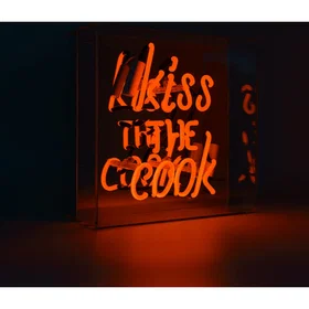 Locomocean Kiss The Cook Neon Skilt Orange