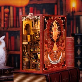 CUTEBEE Magic School Common Room Book Nook Miniatyrhus