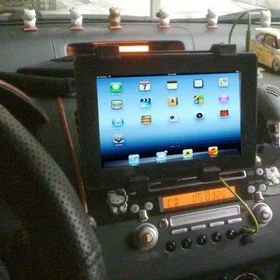 24 Bilholder for Tablet