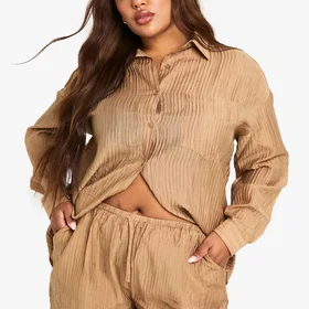 Boohoo Plus Crinkle Woven Oversized Shorts (Women's)