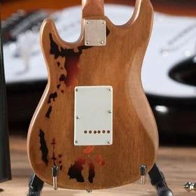 AXE HEAVEN Fender Stratocaster Miniature Guitar Replica (0661239447853)