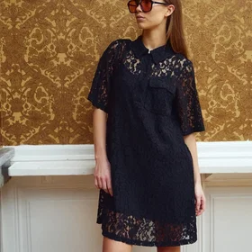 Noella Jozie Kort Kjole