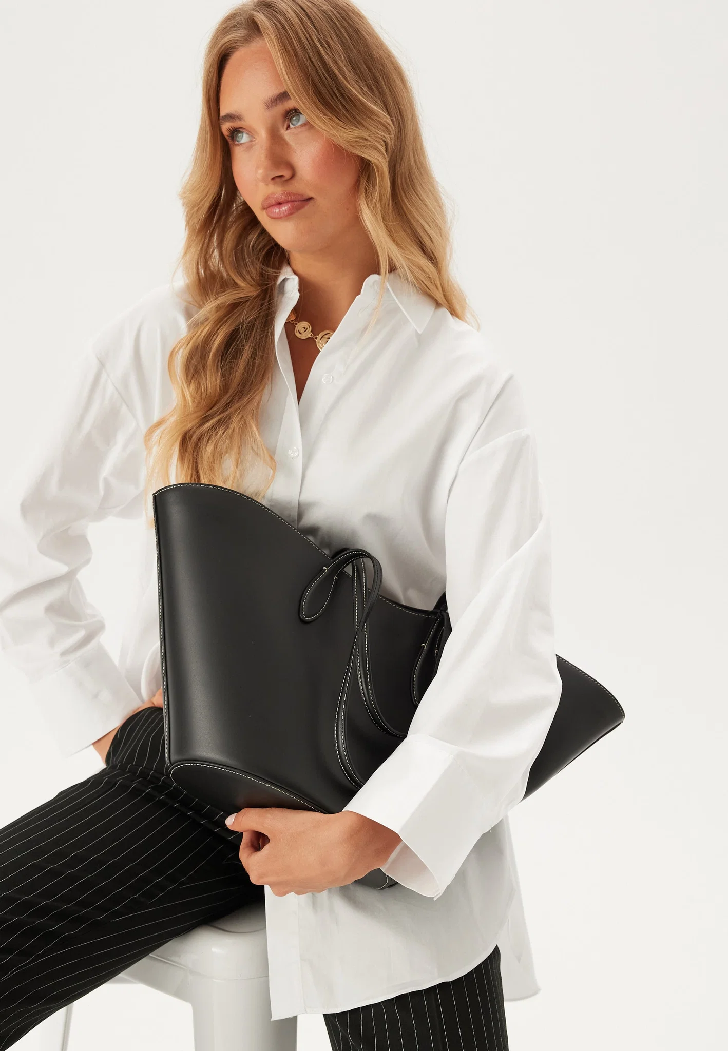 Liffner 720552-0001-00ONE Leather Shoulder Bag