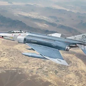 Italeri 1/72 McDonnell Douglas RF-4C/E Phantom II (1477)