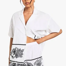 Boohoo Bomullspoplin Shorts Med Broderte Kanter (Dame)