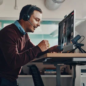 HP Voyager Focus 2-M langaton on-ear kuulokkeet CB8R2AA