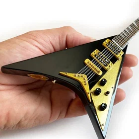 AXE HEAVEN Signature Black V Miniature Guitar Replica (0661239452185)