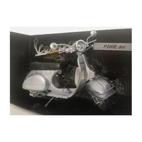 NewRay 1/12 Vespa P200E (42213)